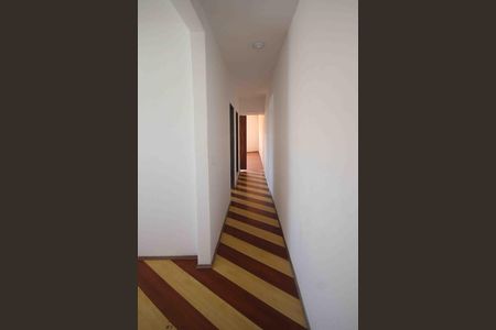 Casa à venda com 150m², 3 quartos e 4 vagasCorredor