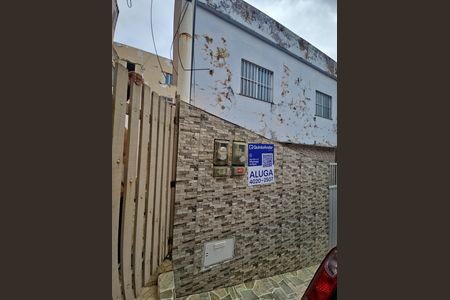 plaquinha Instalada na Fachada  de casa para alugar com 2 quartos, 60m² em Boca do Rio, Salvador