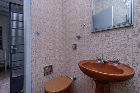 banheiro na área de serviço_3 de casa à venda com 2 quartos, 115m² em Vila Natalia, São Paulo
