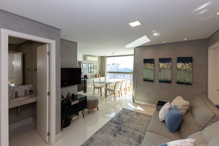 Sala de TV de apartamento à venda com 1 quarto, 57m² em Vila da Serra, Nova Lima