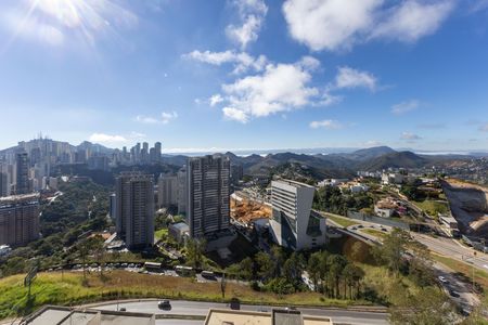 Vista da Suíte 1 de apartamento à venda com 1 quarto, 57m² em Vila da Serra, Nova Lima