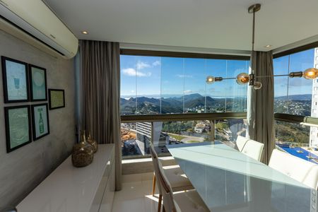 Apartamento à venda com 57m², 1 quarto e 2 vagas Apartamento à venda com 57m², 1 quarto e 2 vagasSala de Jantar - Varanda