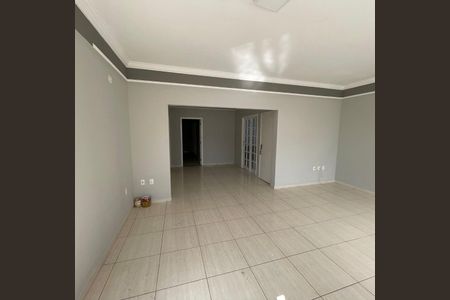 Casa para alugar com 260m², 4 quartos e 4 vagas Casa para alugar com 260m², 4 quartos e 4 vagasSala
