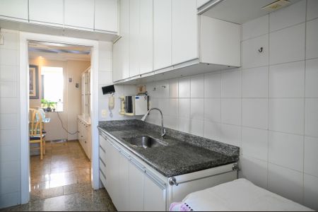 Apartamento à venda com 127m², 2 quartos e 3 vagas Apartamento à venda com 127m², 2 quartos e 3 vagasCozinha