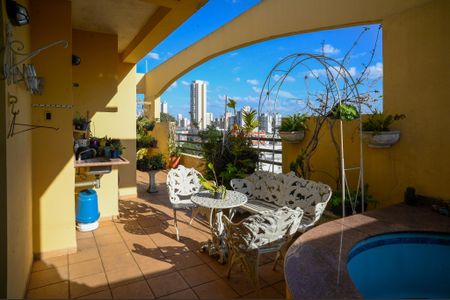 Apartamento à venda com 127m², 2 quartos e 3 vagas Apartamento à venda com 127m², 2 quartos e 3 vagasVaranda