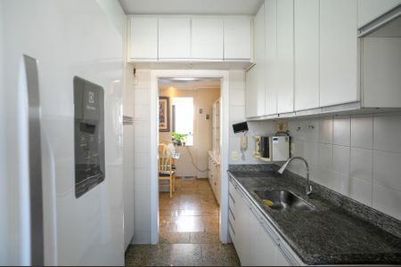 Apartamento à venda com 127m², 2 quartos e 3 vagas Apartamento à venda com 127m², 2 quartos e 3 vagasCozinha