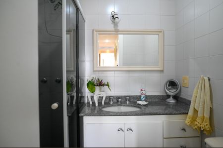 Banheiro Social de apartamento à venda com 2 quartos, 232m² em Vila Moinho Velho, São Paulo