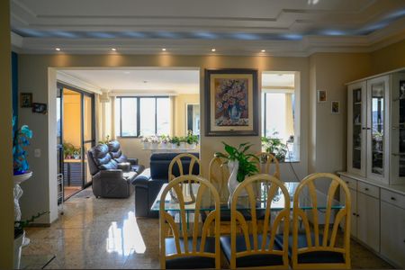 Apartamento à venda com 127m², 2 quartos e 3 vagas Apartamento à venda com 127m², 2 quartos e 3 vagasSala de Jantar