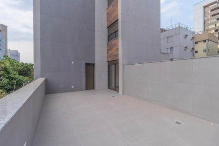 Apartamento à venda com 334m², 3 quartos e 2 vagas Apartamento à venda com 334m², 3 quartos e 2 vagasVaranda - Suíte