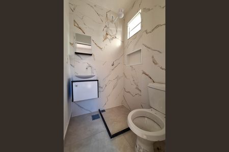 Casa para alugar com 95m², 2 quartos e 2 vagas Casa para alugar com 95m², 2 quartos e 2 vagasBanheiro da Suíte 1