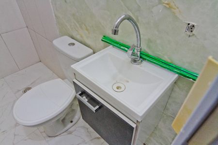 Banheiro de casa para alugar com 1 quarto, 40m² em Vila Roque, São Paulo
