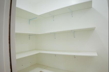 Casa de condomínio para alugar com 242m², 4 quartos e 4 vagas Casa de condomínio para alugar com 242m², 4 quartos e 4 vagasDespensa