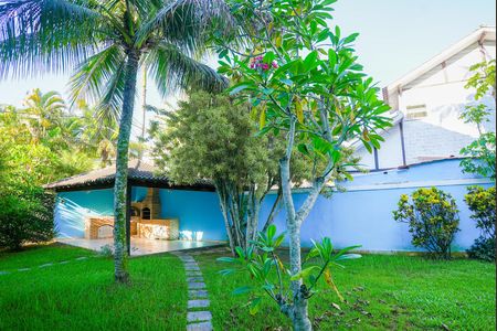 Casa de condomínio para alugar com 242m², 4 quartos e 4 vagas Casa de condomínio para alugar com 242m², 4 quartos e 4 vagasÁrea Externa