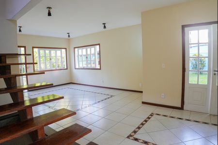 Sala de casa de condomínio para alugar com 4 quartos, 242m² em Vargem Grande, Rio de Janeiro