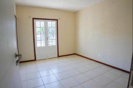Casa de condomínio para alugar com 242m², 4 quartos e 4 vagas Casa de condomínio para alugar com 242m², 4 quartos e 4 vagasSala