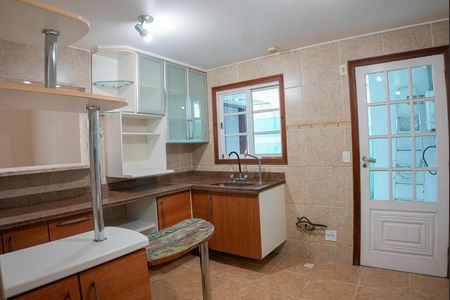 Casa de condomínio para alugar com 242m², 4 quartos e 4 vagas Casa de condomínio para alugar com 242m², 4 quartos e 4 vagasCozinha