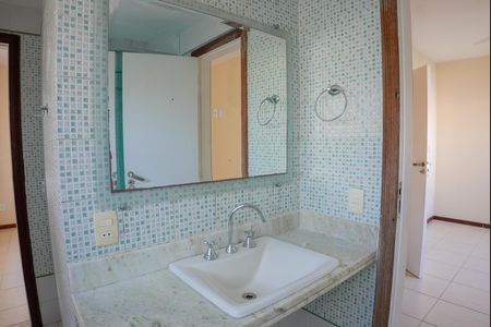 Casa de condomínio para alugar com 242m², 4 quartos e 4 vagas Casa de condomínio para alugar com 242m², 4 quartos e 4 vagasBanheiro