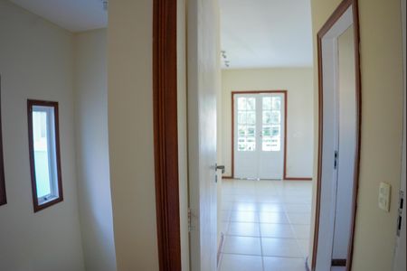 Casa de condomínio para alugar com 242m², 4 quartos e 4 vagas Casa de condomínio para alugar com 242m², 4 quartos e 4 vagasCorredor