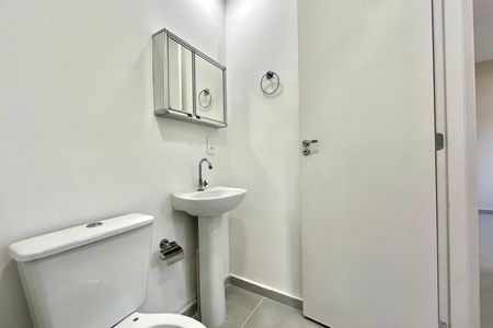 Banheiro de apartamento para alugar com 2 quartos, 37m² em Vila Paulista, São Paulo