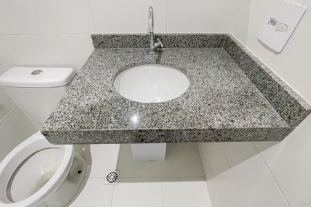 Banheiro da Suíte 1 de casa de condomínio para alugar com 2 quartos, 55m² em Centro, Osasco