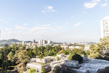 Apartamento para alugar com 120m², 3 quartos e 2 vagas Apartamento para alugar com 120m², 3 quartos e 2 vagasVaranda