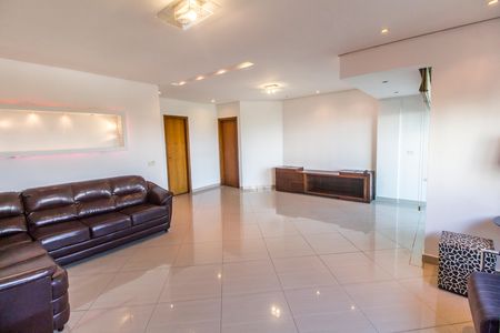 Apartamento para alugar com 120m², 3 quartos e 2 vagas Apartamento para alugar com 120m², 3 quartos e 2 vagasSala