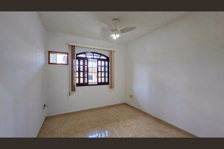 Casa à venda com 430m², 3 quartos e 2 vagas Casa à venda com 430m², 3 quartos e 2 vagasQuarto