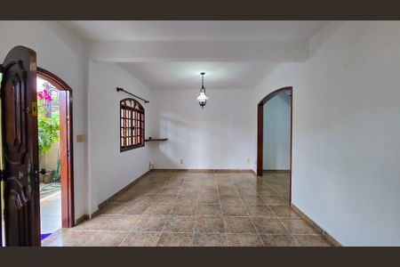 Casa à venda com 430m², 3 quartos e 2 vagas Casa à venda com 430m², 3 quartos e 2 vagasSala