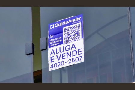 Casa à venda com 430m², 3 quartos e 2 vagas Casa à venda com 430m², 3 quartos e 2 vagasFachada casa com placa