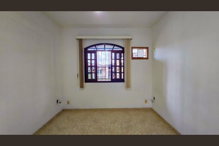 Casa à venda com 430m², 3 quartos e 2 vagas Casa à venda com 430m², 3 quartos e 2 vagasQuarto 3