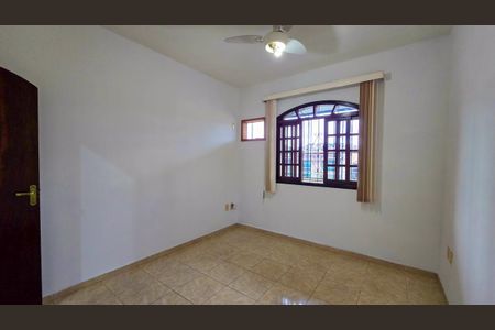 Casa à venda com 430m², 3 quartos e 2 vagas Casa à venda com 430m², 3 quartos e 2 vagasQuarto