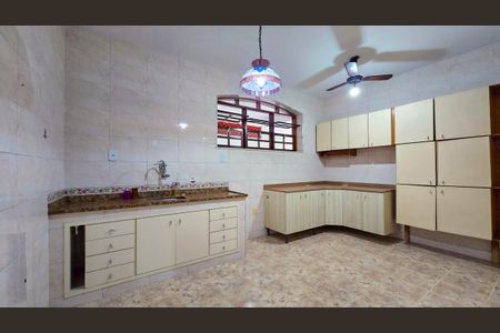 Casa à venda com 430m², 3 quartos e 2 vagas Casa à venda com 430m², 3 quartos e 2 vagasCozinha