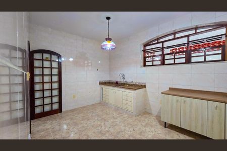 Casa à venda com 430m², 3 quartos e 2 vagas Casa à venda com 430m², 3 quartos e 2 vagasCozinha