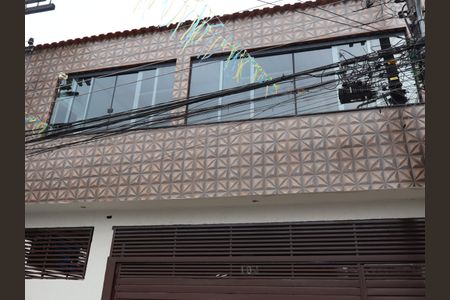 Casa para alugar com 150m², 2 quartos e 2 vagasFachada e portão