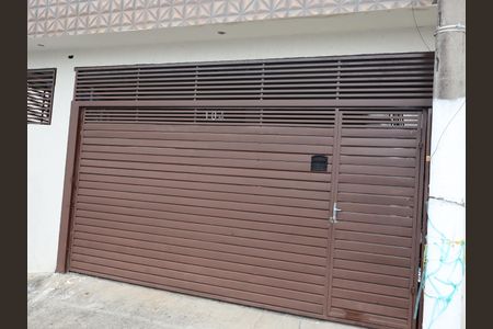 Casa para alugar com 150m², 2 quartos e 2 vagasFachada e portão