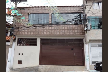 Casa para alugar com 150m², 2 quartos e 2 vagasFachada e portão