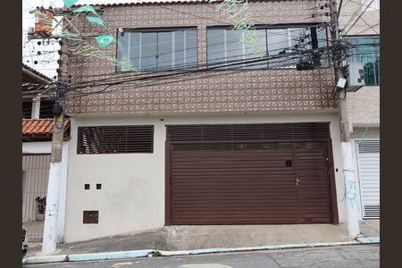 Casa para alugar com 150m², 2 quartos e 2 vagasFachada e portão