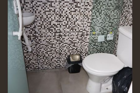 Casa para alugar com 150m², 2 quartos e 2 vagasBanheiro de serviço