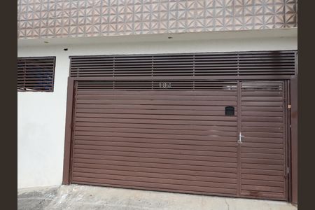 Casa para alugar com 150m², 2 quartos e 2 vagasFachada e portão