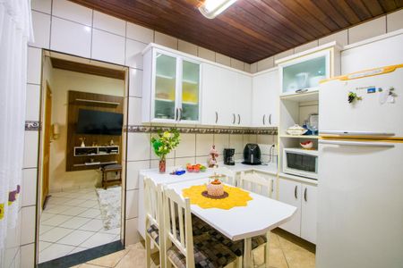Casa à venda com 112m², 2 quartos e 2 vagas Casa à venda com 112m², 2 quartos e 2 vagasCozinha