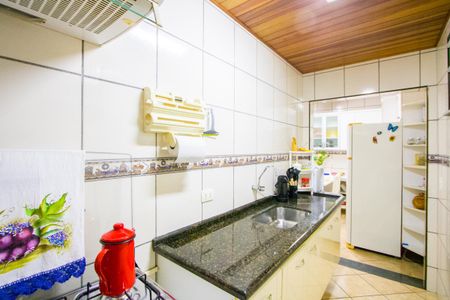 Casa à venda com 112m², 2 quartos e 2 vagas Casa à venda com 112m², 2 quartos e 2 vagasCozinha