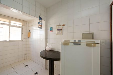 Cozinha de apartamento para alugar com 3 quartos, 85m² em Estoril, Belo Horizonte