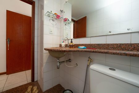 Banheiro da suíte de apartamento para alugar com 3 quartos, 85m² em Estoril, Belo Horizonte