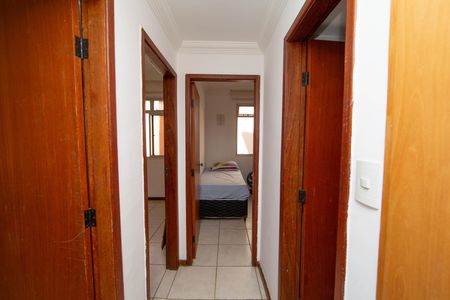 Corredor de apartamento para alugar com 3 quartos, 85m² em Estoril, Belo Horizonte
