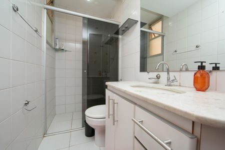 Banheiro social de apartamento para alugar com 3 quartos, 85m² em Estoril, Belo Horizonte