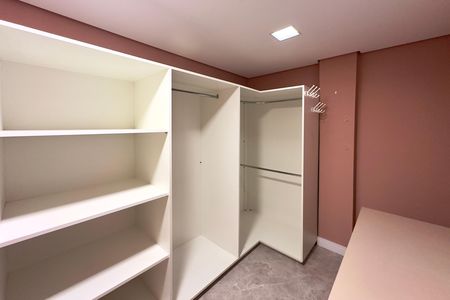 Apartamento para alugar com 135m², 2 quartos e 1 vaga Apartamento para alugar com 135m², 2 quartos e 1 vagaQuarto 1 - Closet