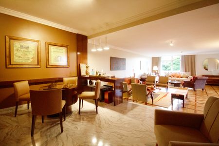 Apartamento à venda com 303m², 5 quartos e 3 vagas