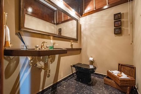Apartamento à venda com 303m², 3 quartos e 3 vagas Apartamento à venda com 303m², 3 quartos e 3 vagasLavabo