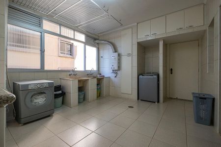 Apartamento à venda com 303m², 3 quartos e 3 vagas Apartamento à venda com 303m², 3 quartos e 3 vagasLavanderia