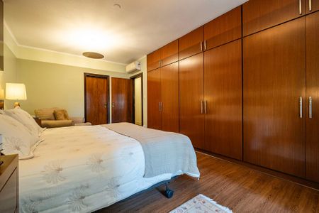 Apartamento à venda com 303m², 3 quartos e 3 vagas Apartamento à venda com 303m², 3 quartos e 3 vagasSuíte